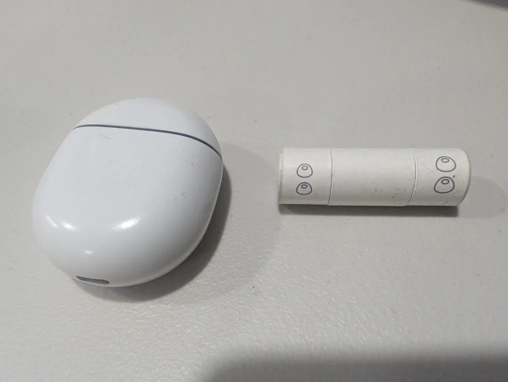 Google Pixel Buds Pro - White image indicator(4)