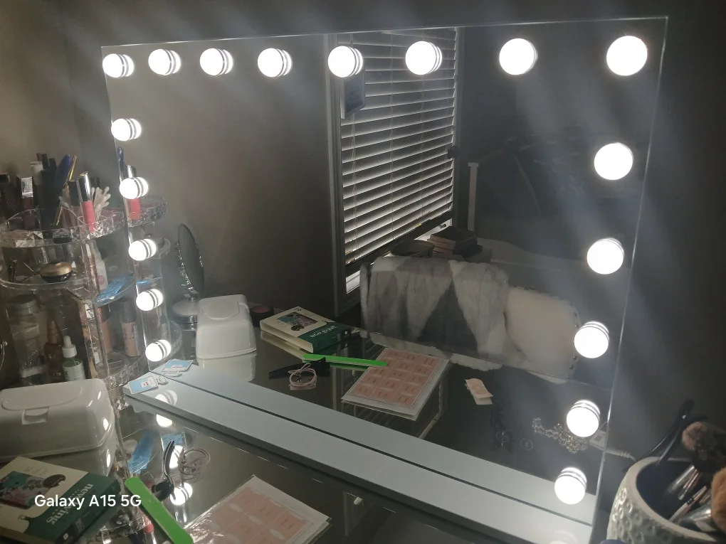 Bluetooth LED Makeup Mirror with USB Charging Port thumbnail