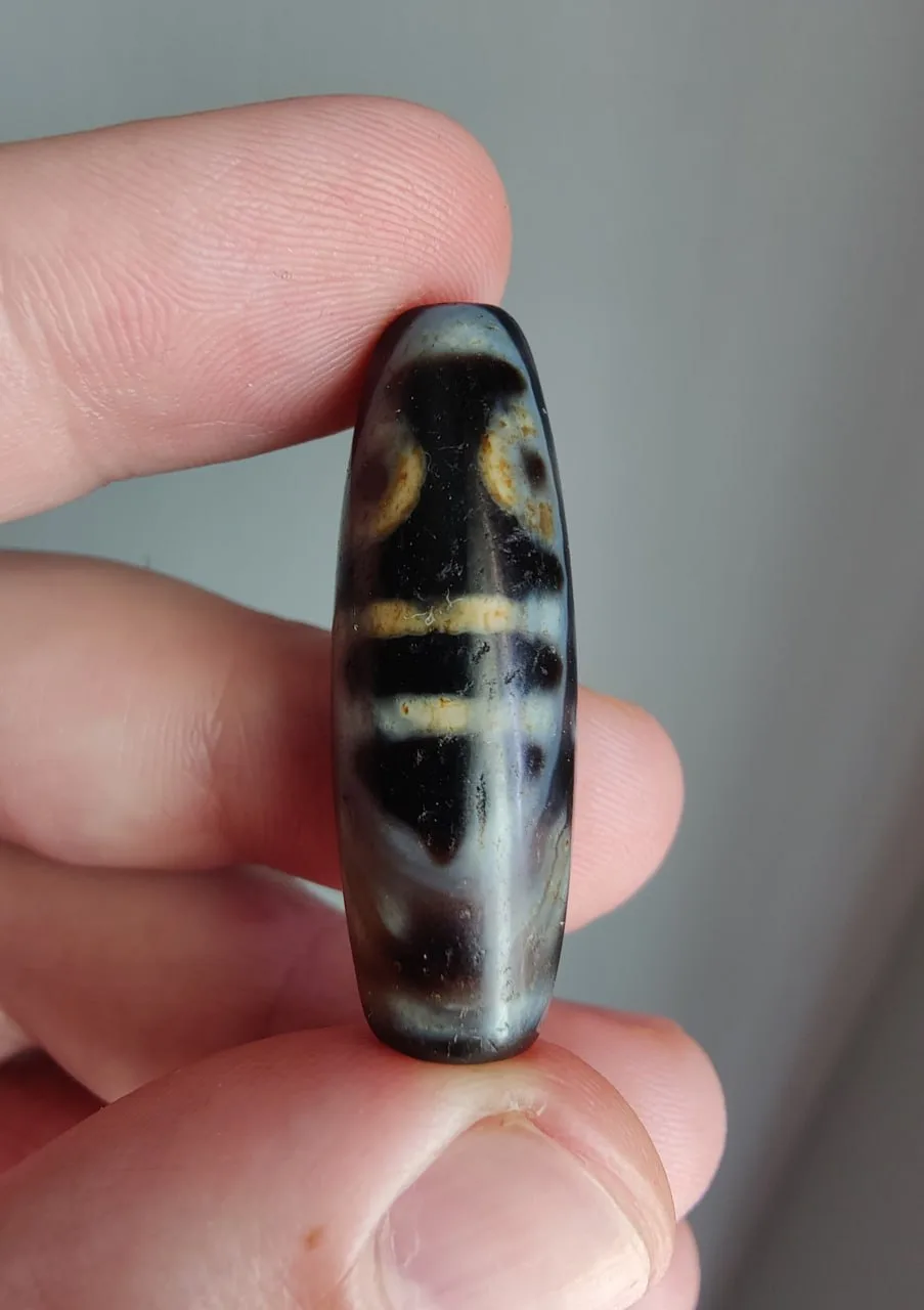 Antique Tibetan Agate Dzi Bead with Eyes thumbnail