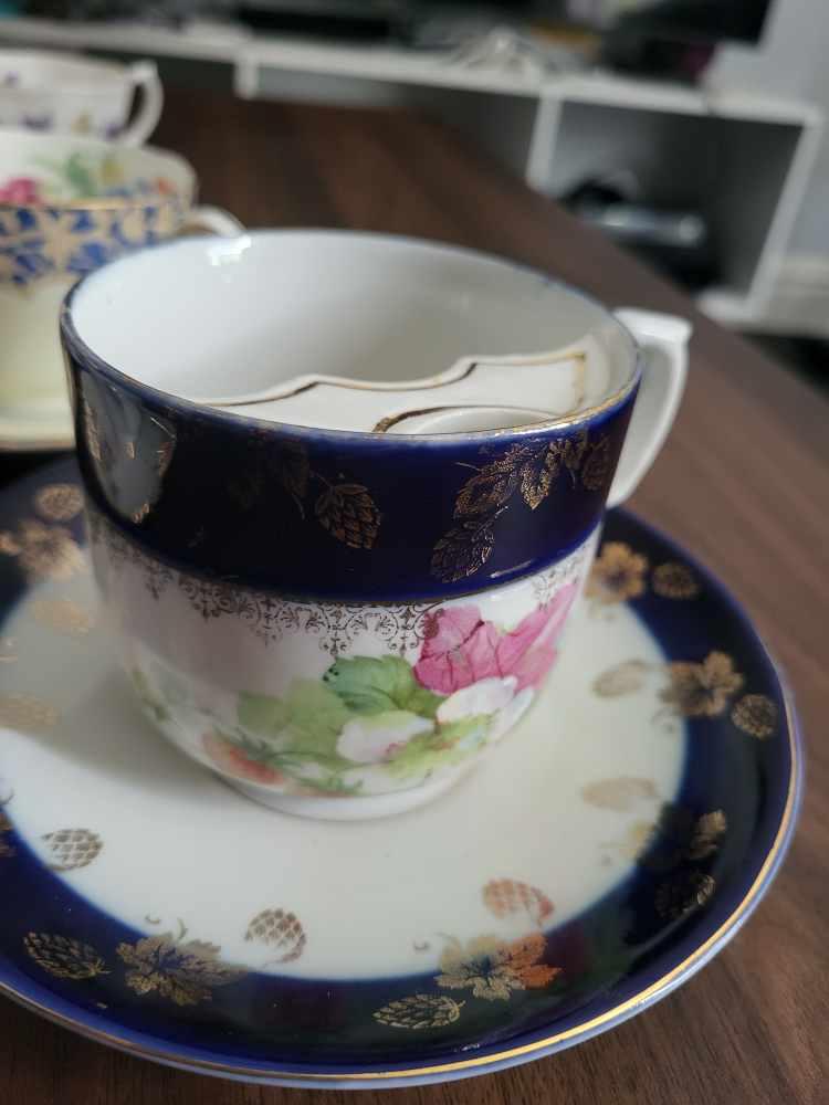 Vintage Tea Cups & Saucers - photo 4