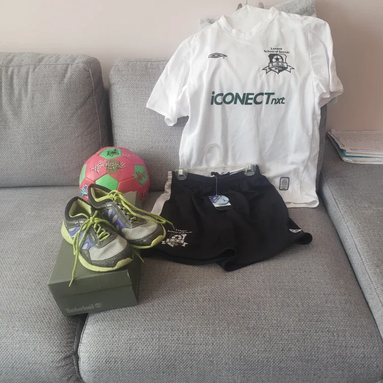 3-piece Soccer Outfit & Sneakers.. thumbnail