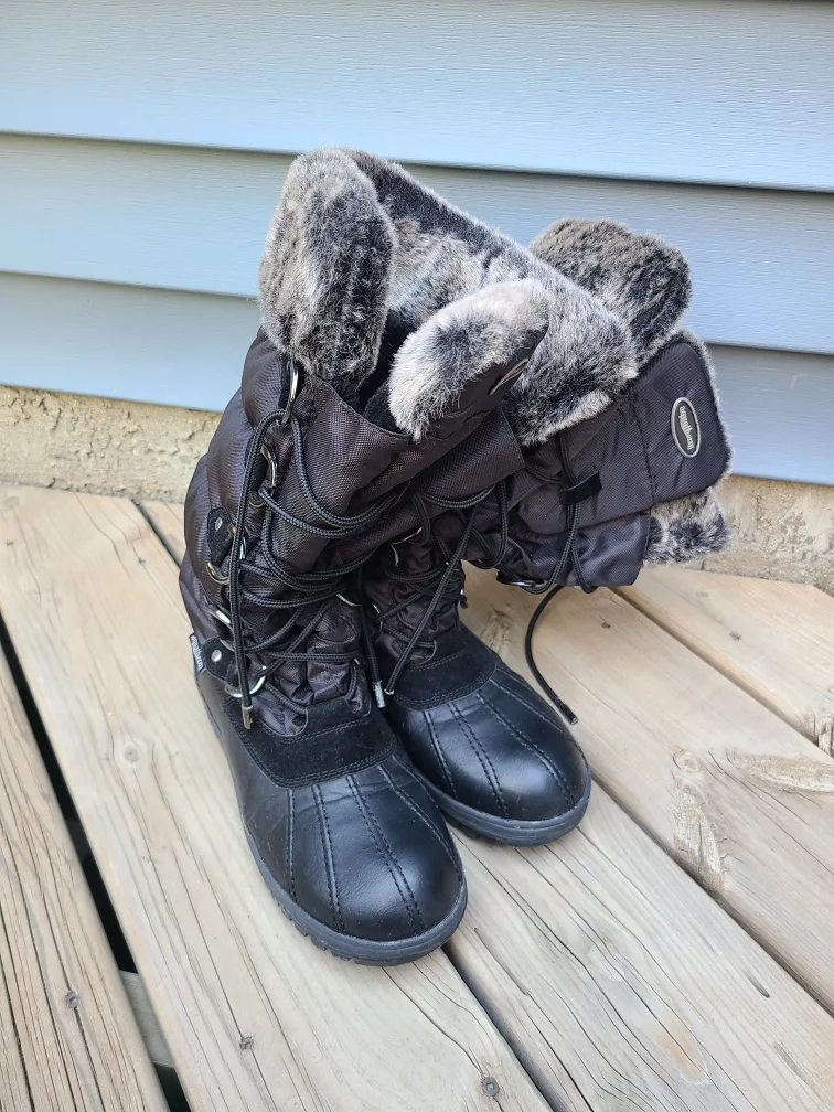 Aquatherm Black Winter Boots - Women's Size 9 thumbnail