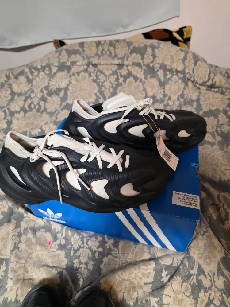 Adidas Ozmorphis Black Sneakers w/ Box thumbnail