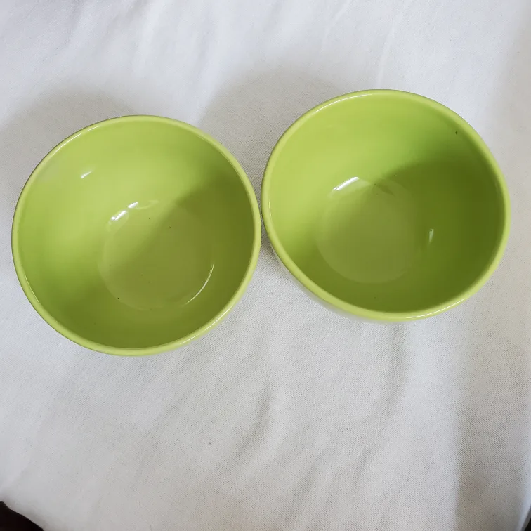 Set of 2 Green Stoneware Bowls image indicator(4)