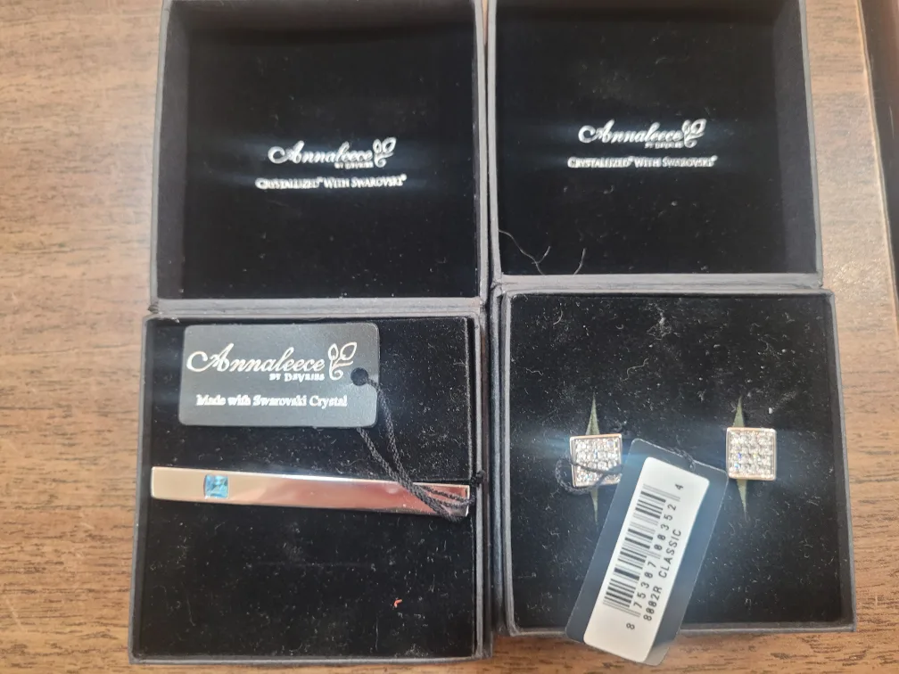 Annaleece by DeVries Cufflinks & Tie Clip Set thumbnail