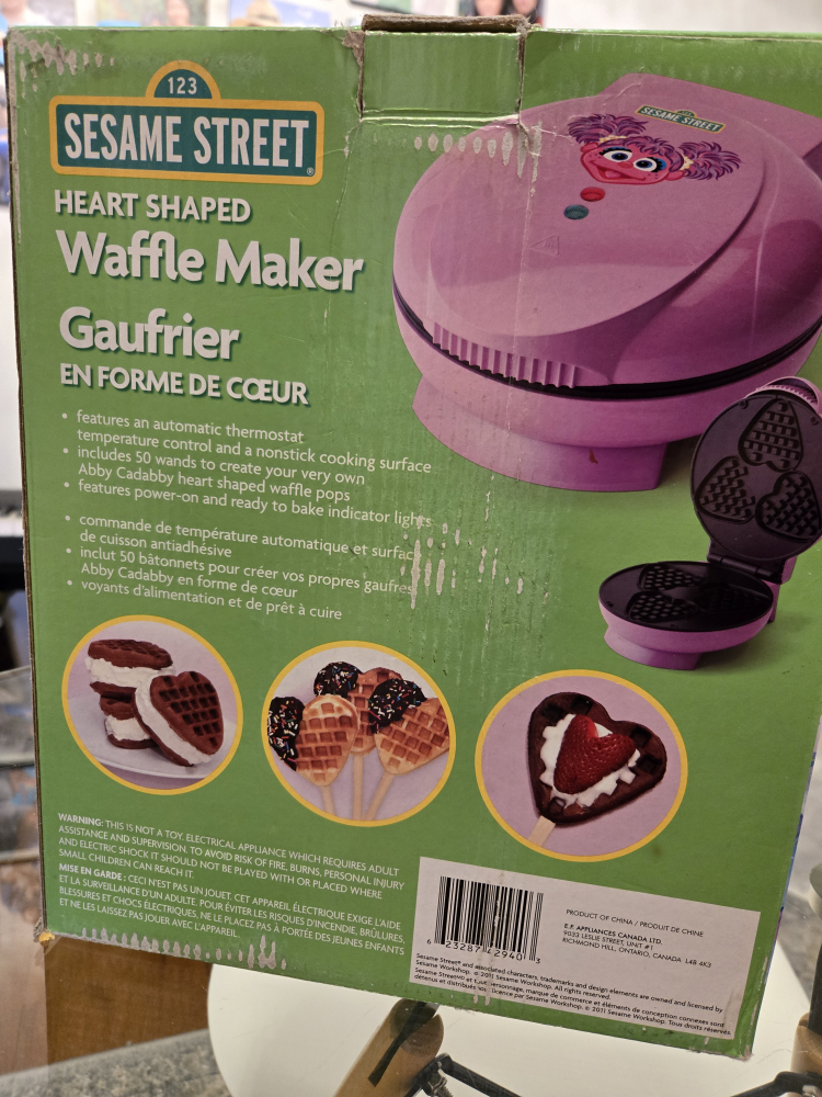 Sesame Street Heart Shaped Waffle Maker - photo 3
