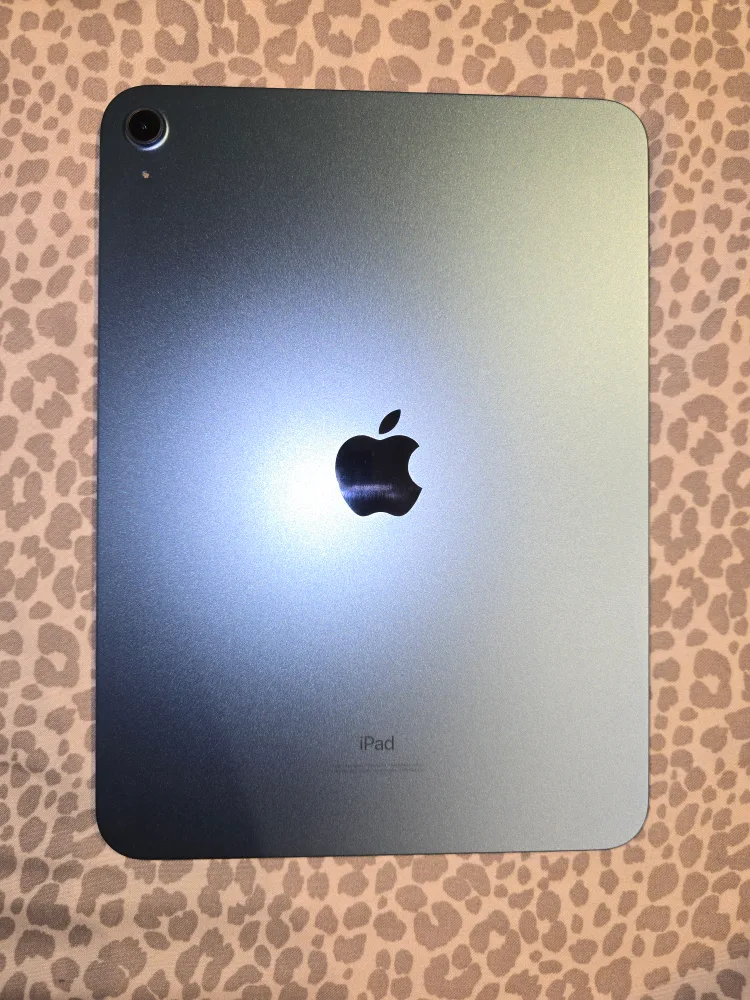 Apple iPad 10th Gen – 64GB + Apple Pencil – Pristine w/ Box thumbnail