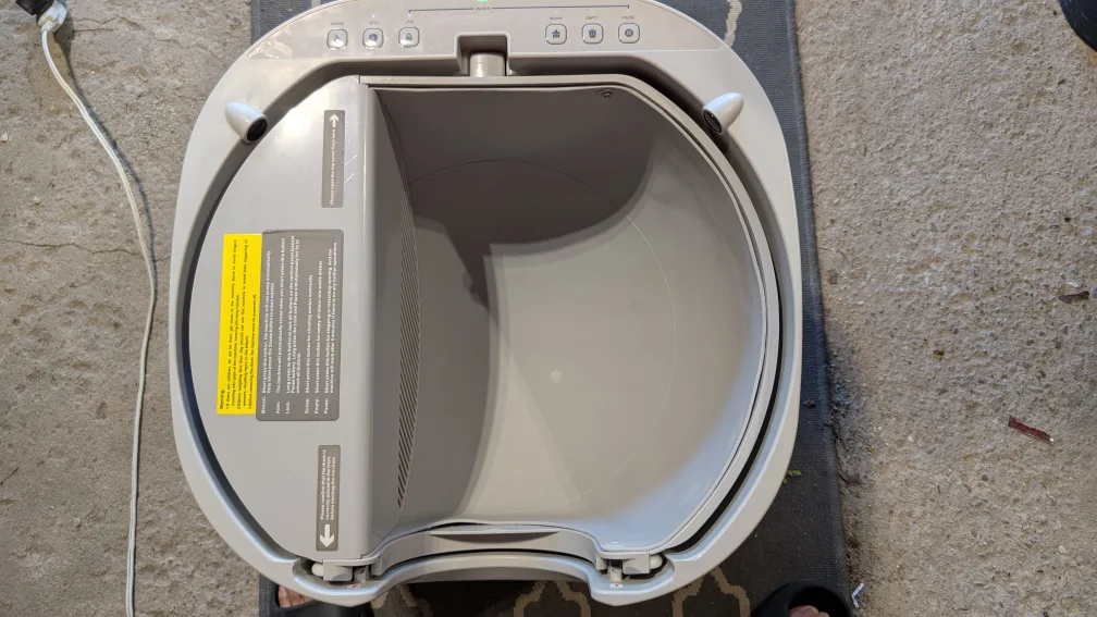 Furoomate Automatic Cat Litter Box thumbnail