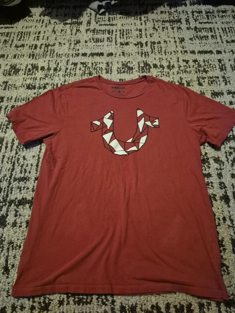True Religion Red Graphic Tee - XL thumbnail