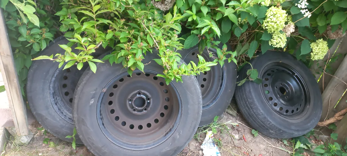 Used Tire 235/65R17 image indicator(7)