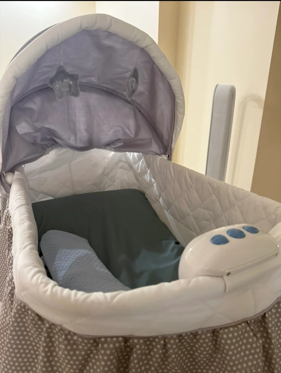 Lily Bassinet with Storage image indicator(3)