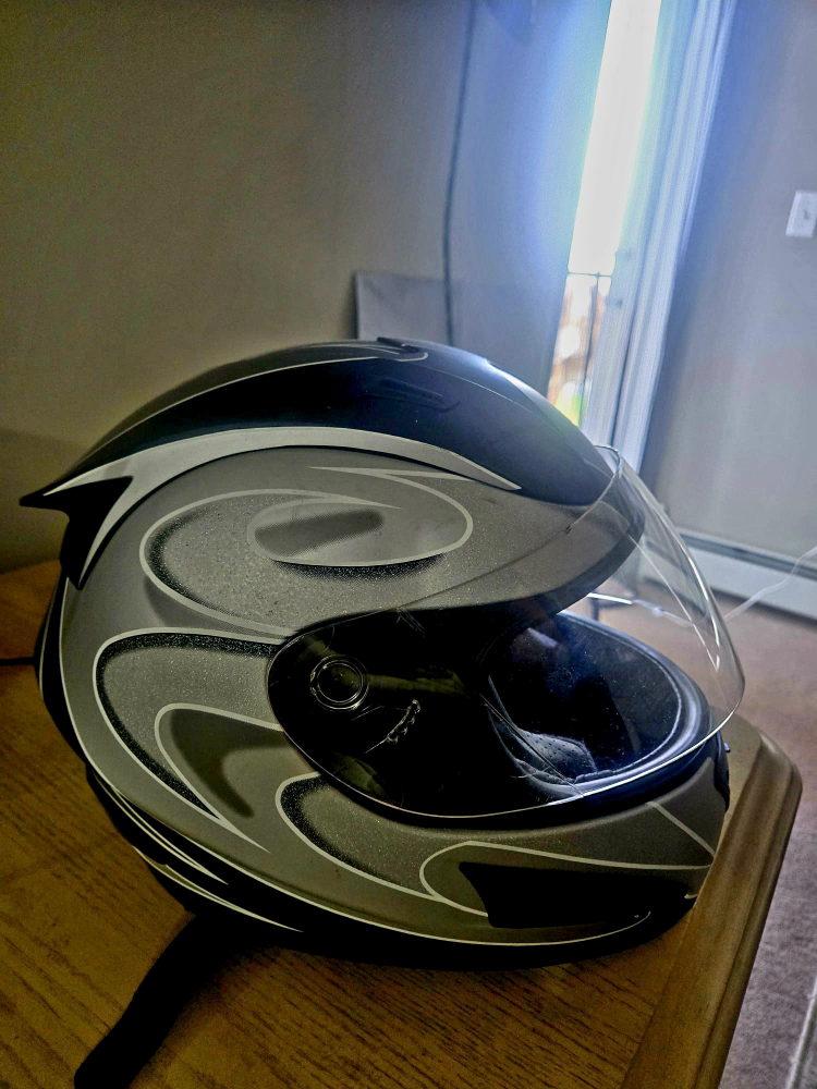 DOT Approved Vcan Motorcycle Helmet - XL - Great Condition - photo 2