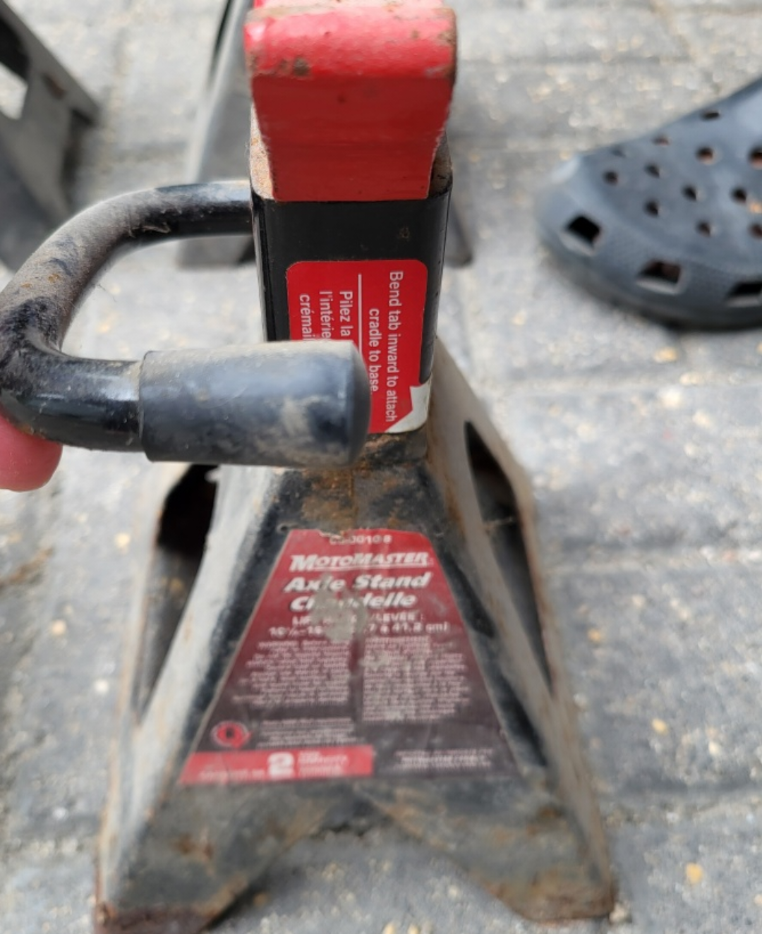 MotoMaster Axle Stand, 1000 kg (2200 lb) Capacity - photo 2