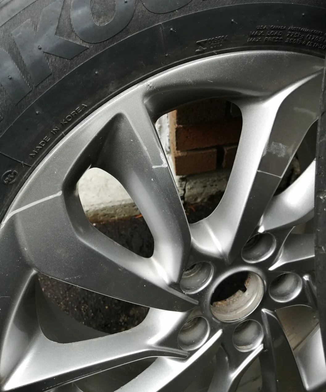 Hyundai Rims and Hankook Tires image indicator(2)