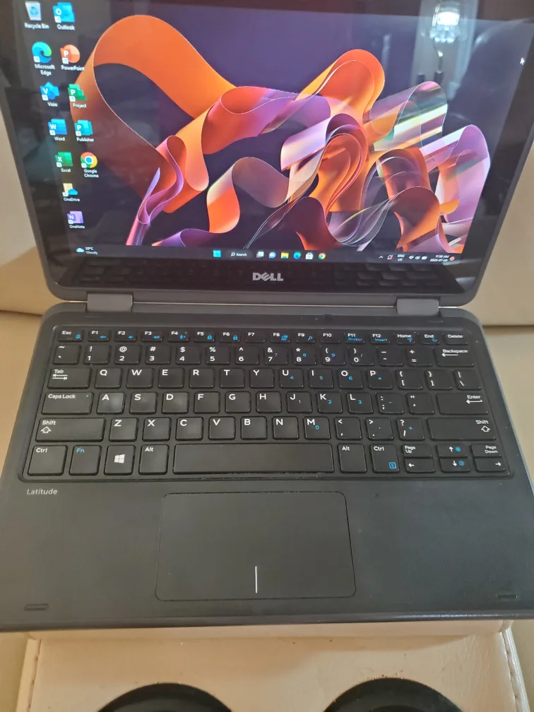 2 in 1 touch screen Dell Latitude 11 3189 Laptop thumbnail