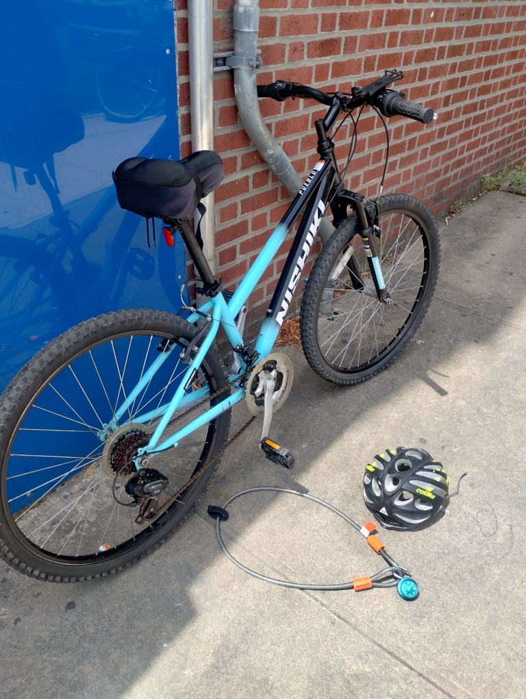 Nishiki Pueblo Mountain Bike with Helmet & Lock - photo 3