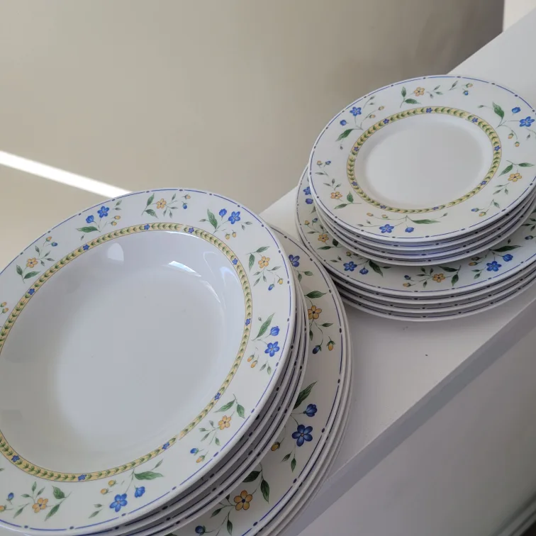 Set of 16 Soup Bowls & Dishes thumbnail