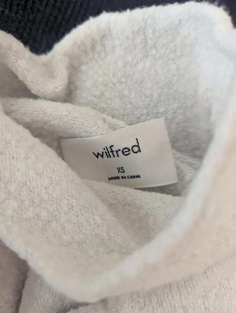 Take all $10 - 4 pcs Aritzia tops! image indicator(3)