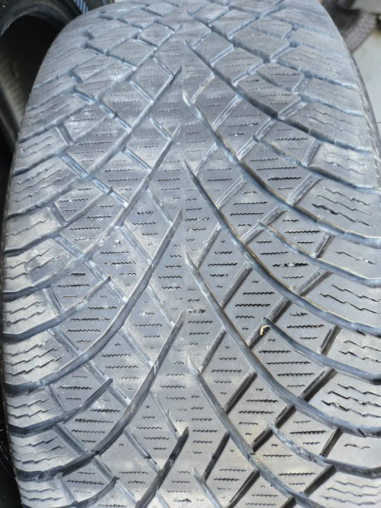 Nokian Hakkapeliitta R5 SUV 245/60R18 Winter Tires (Set of 4) image indicator(7)