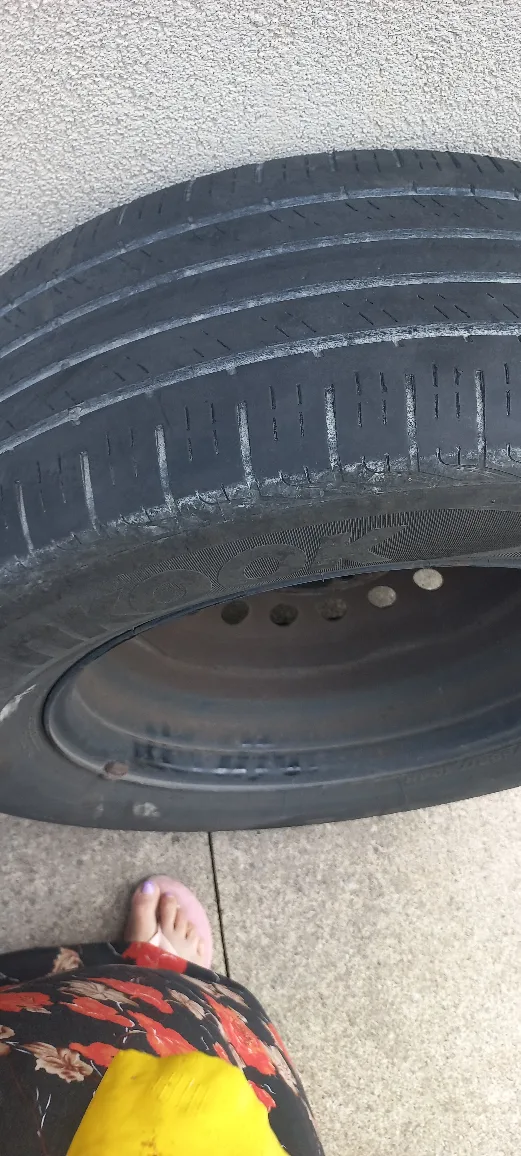 Used Tire 235/65R17 image indicator(2)