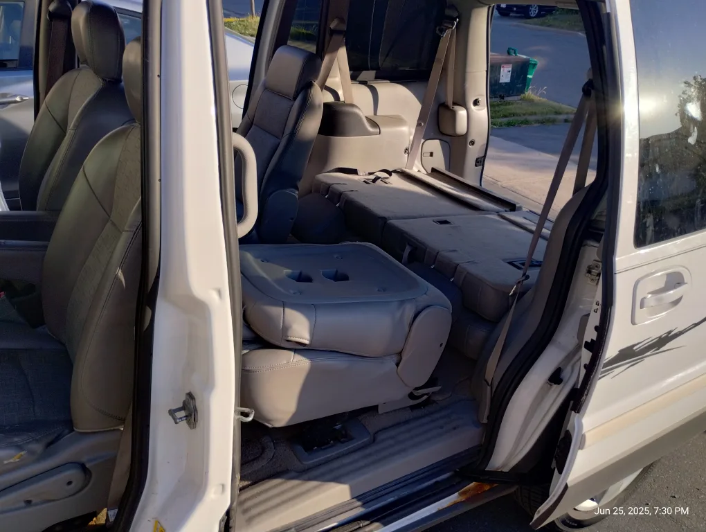 2007 Pontiac Montana SV6 Minivan image indicator(10)