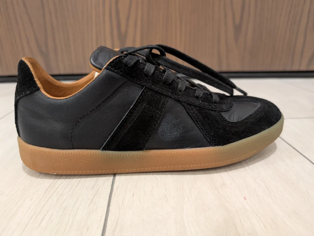 NEW: Men's Black Leather & Suede Sneakers- Size 9 image indicator(6)