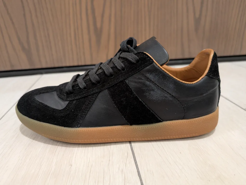 NEW: Men's Black Leather & Suede Sneakers- Size 9 image indicator(8)