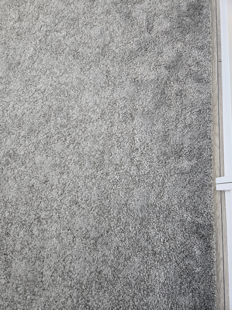 Large, low pile, soft rug from IKEA - photo 2