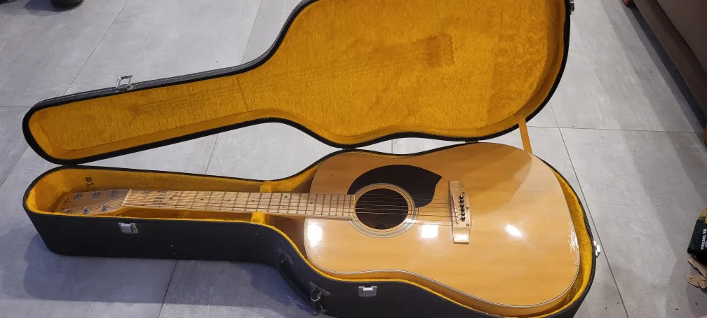 Vintage Yamaki Dreadnought Guitar w/ Case image indicator(2)