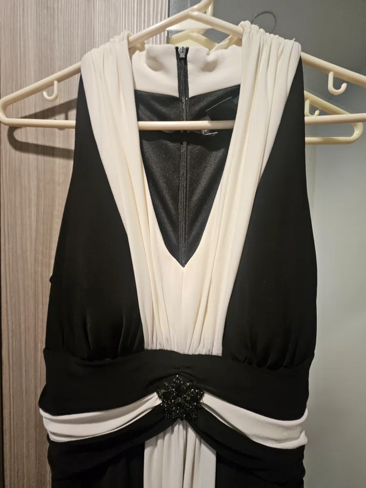 Black & White Evening Dress 🇨🇦 image indicator(3)