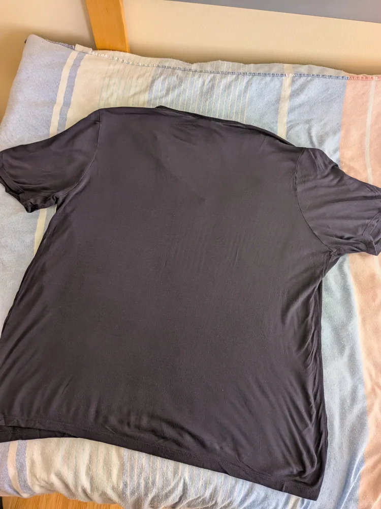 H&M Navy Blue V-Neck T-Shirt - Size L image indicator(2)