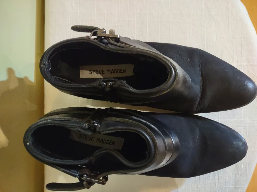 Steve Madden Black Leather Ankle Boots - Size 7.5 image indicator(5)