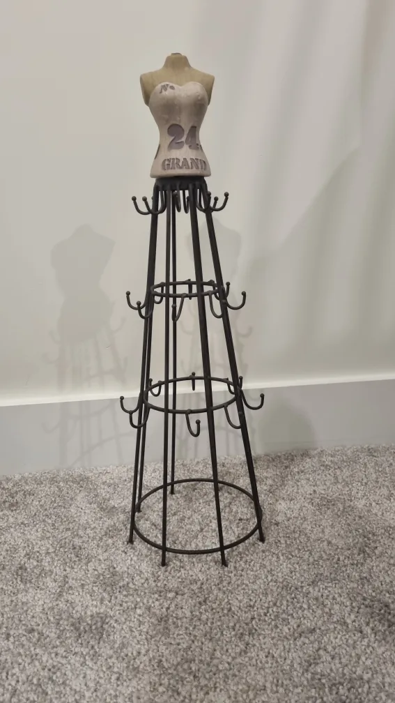 8 Metal deco lot/Jewelry Holders, bottle holders.. image indicator(8)