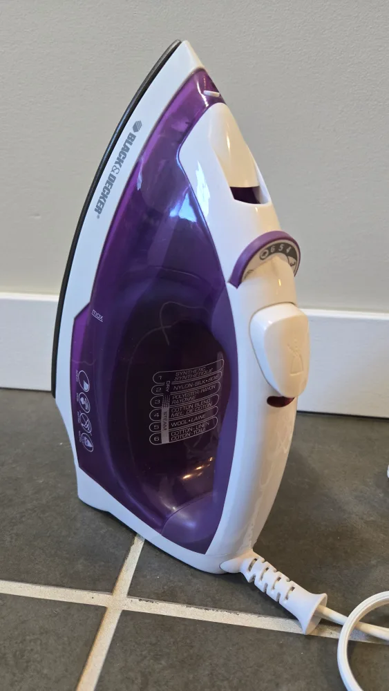 Black & Decker Purple Steam Iron image indicator(4)