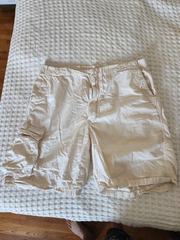 Men's beige cargo shorts thumbnail