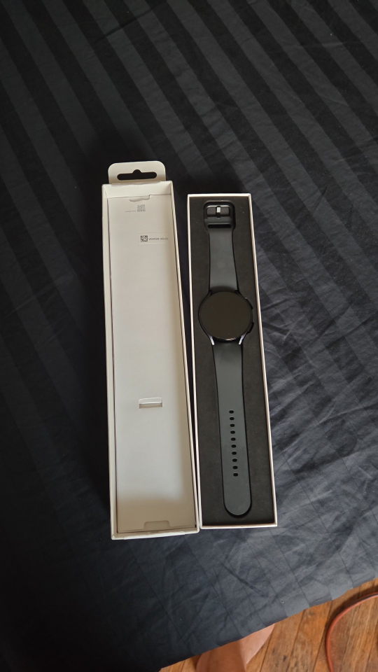New Samsung Galaxy Watch 6 44mm Black brand new - photo 3
