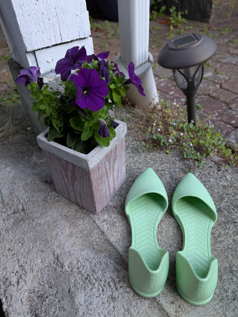 Native Shoes Audrey - Size 6w Mint Green thumbnail