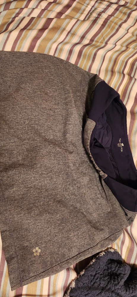 Tune Athletics Grey Skork - Size Small🇨🇦 thumbnail