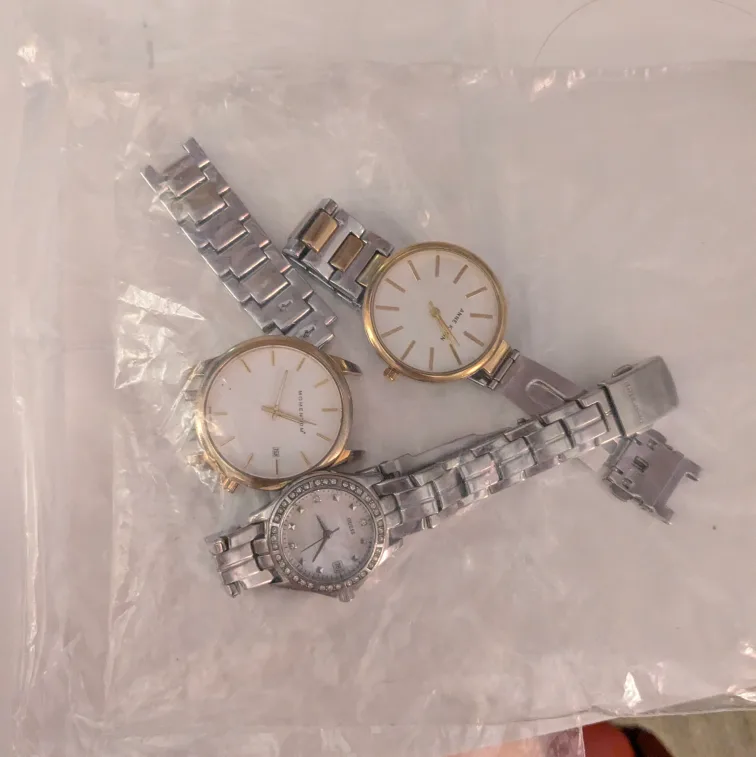 Free Broken Watches thumbnail