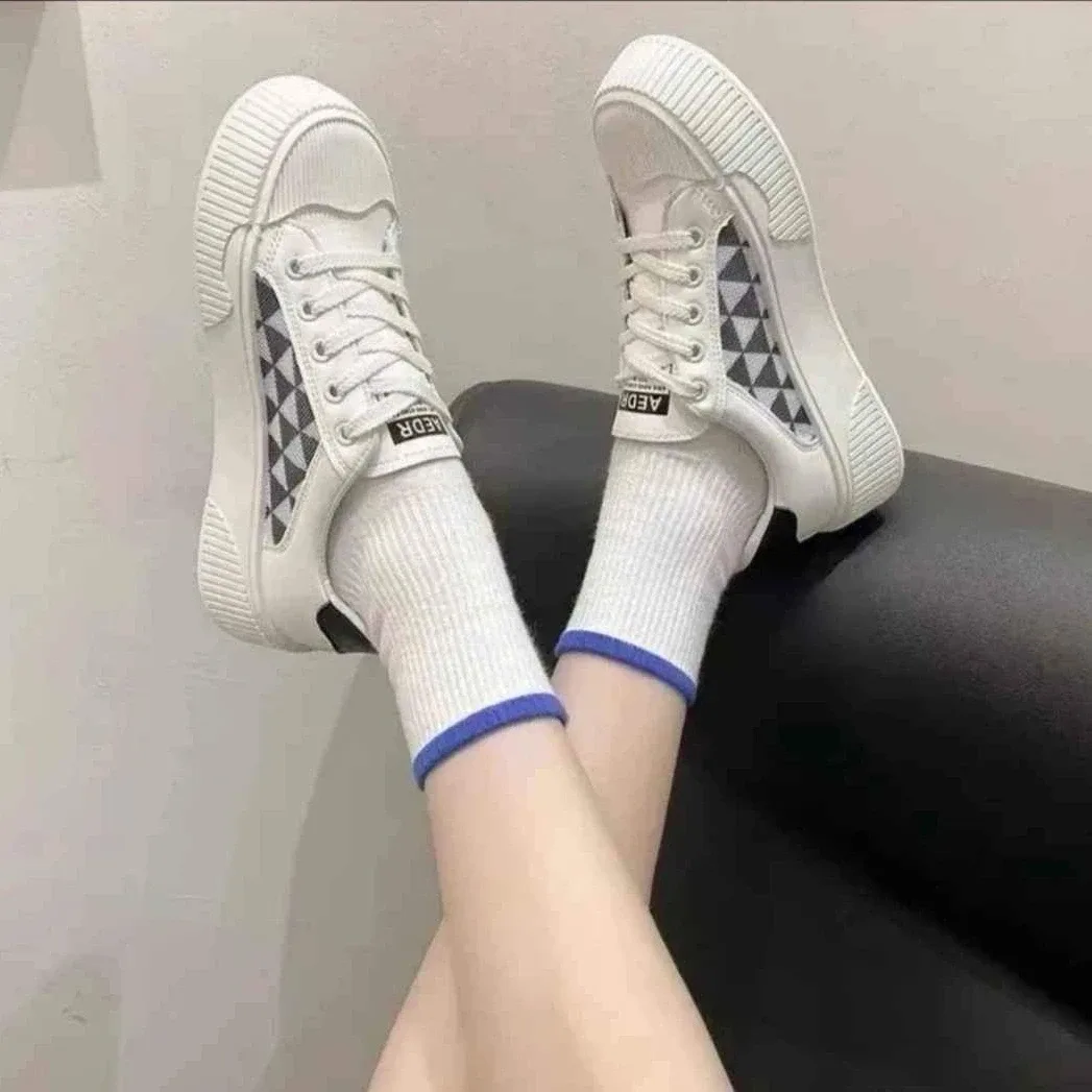 Brand New White Sneakers size 8 thumbnail