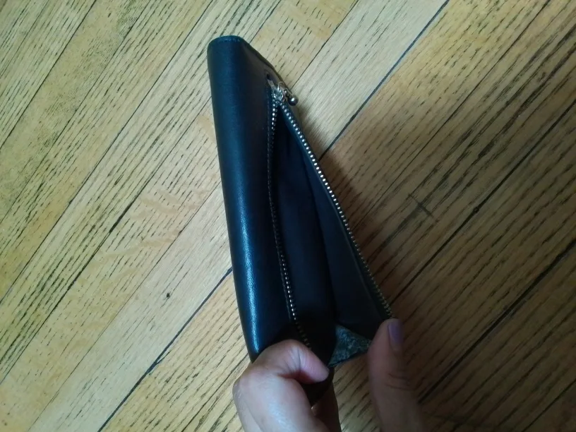Roots Black Leather Wallet image indicator(3)