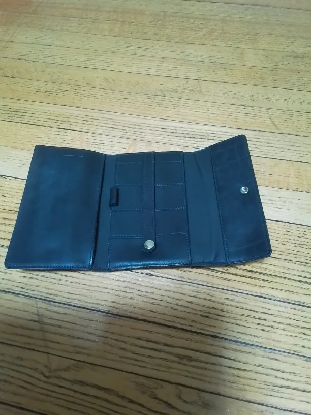 Roots Black Leather Wallet image indicator(4)