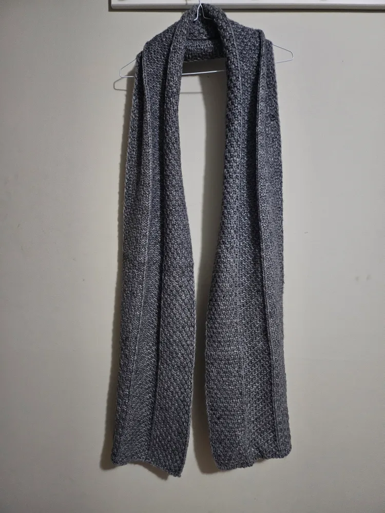 H&M Grey Knit Scarf - One Size 🇨🇦 thumbnail