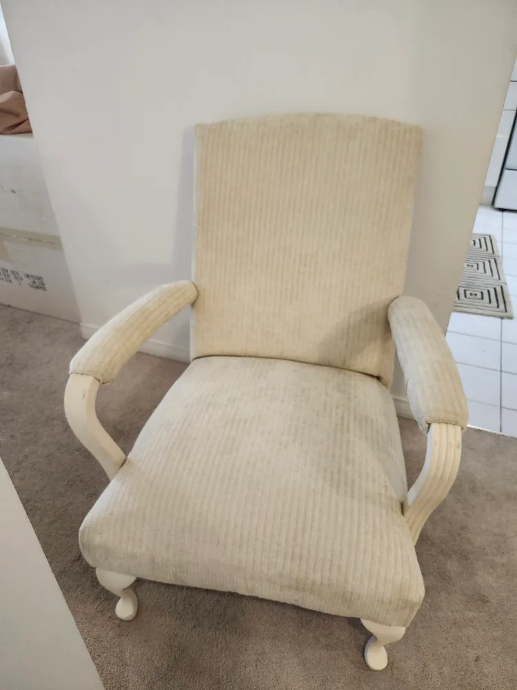 Accent Chair image indicator(4)