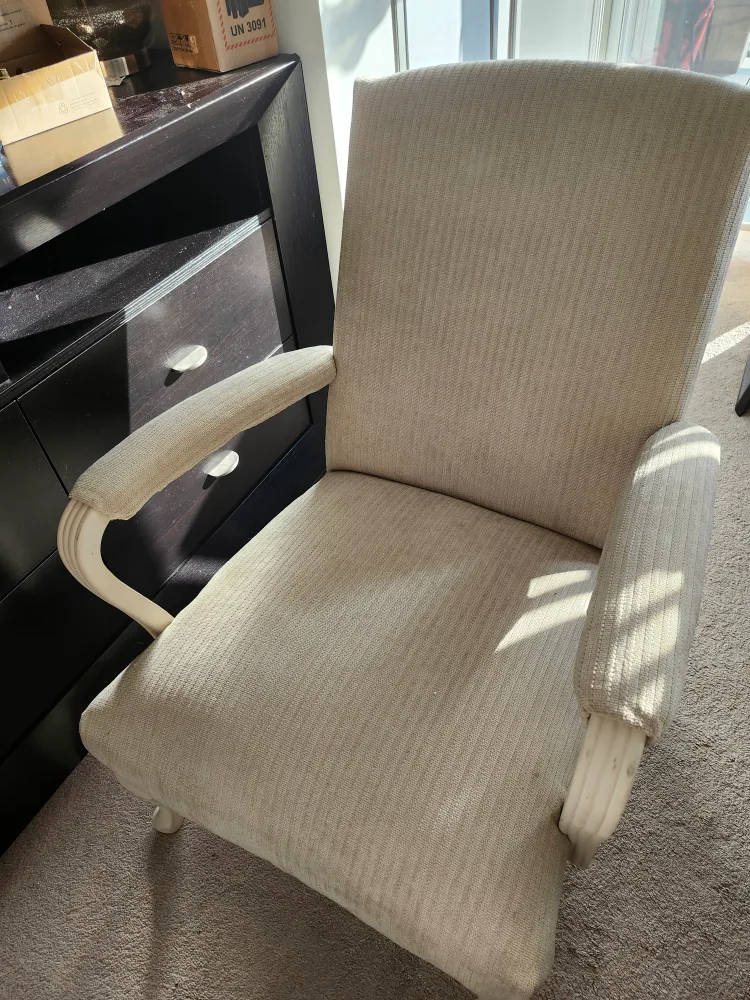 Accent Chair image indicator(5)