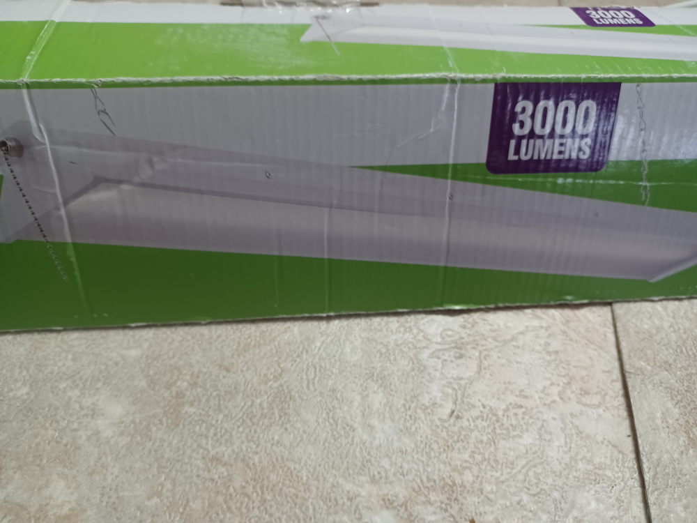Commercial Electric 3 ft LED Shoplight - New in Box!