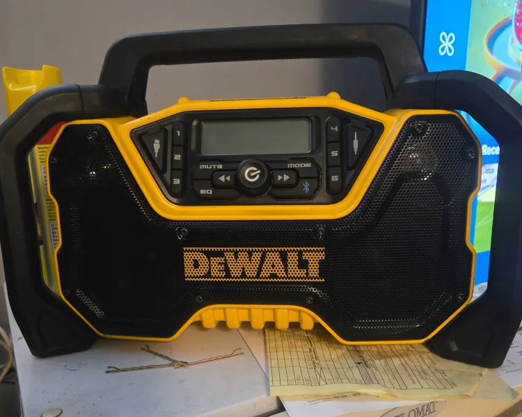 DeWalt Jobsite Radio thumbnail