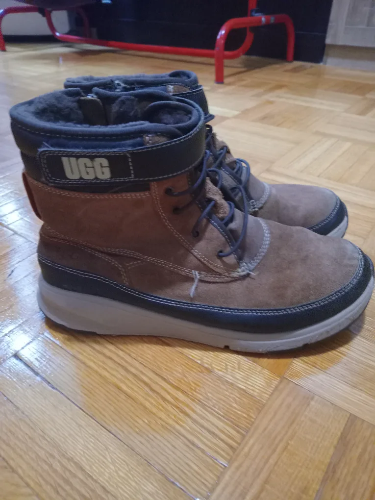 UGG Kids' Boots - Size 1 US 6 fits 7 thumbnail