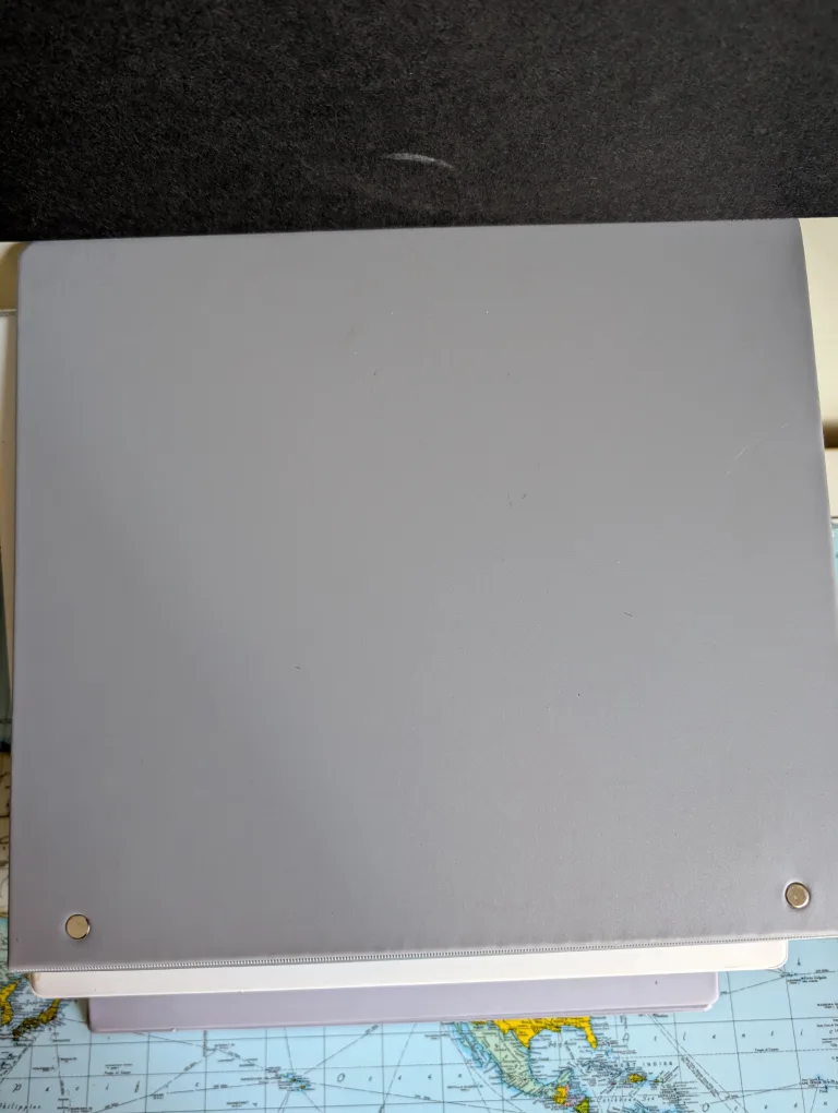 🇨🇦Binders - Grey and White thumbnail