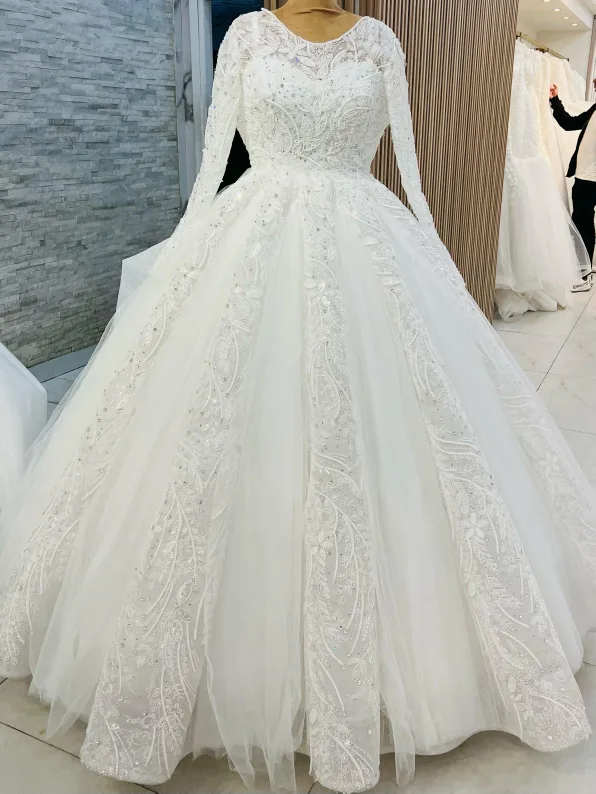 Elegant White Wedding Dress image indicator(3)